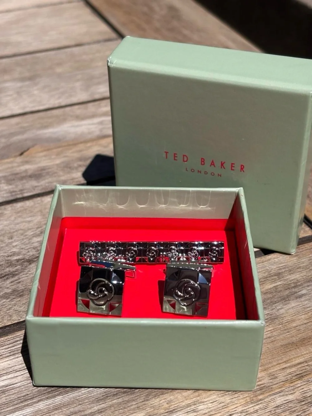 Ted Baker Silver Tone Floral Motif Cufflinks and Tie Bar Set